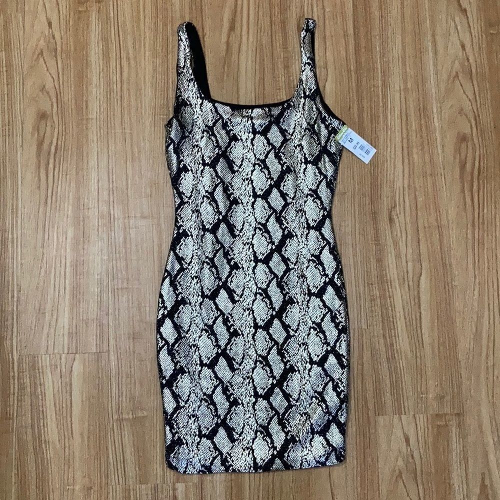 Gorgeous Womens’s Fitted Stretchy Dress NWT